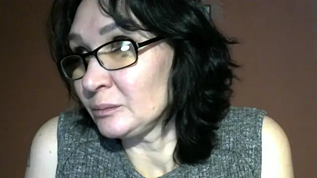 PrettyAndWild online show from November 2025 03:45:01 PM