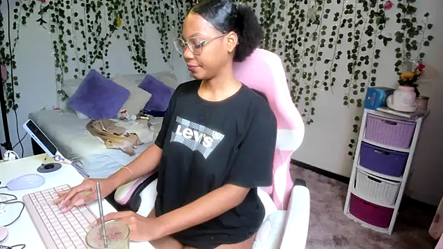 violeta milleer online show from February 2026 06:19:01 PM