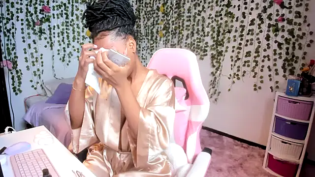 violeta milleer online show from November 2025 04:57:01 PM