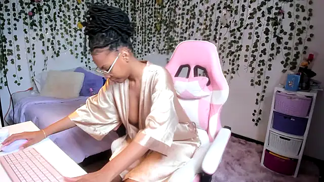 violeta milleer online show from November 2025 03:38:02 PM