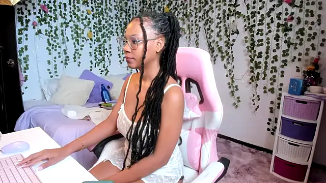 violeta milleer online show from November 2025 05:12:01 PM