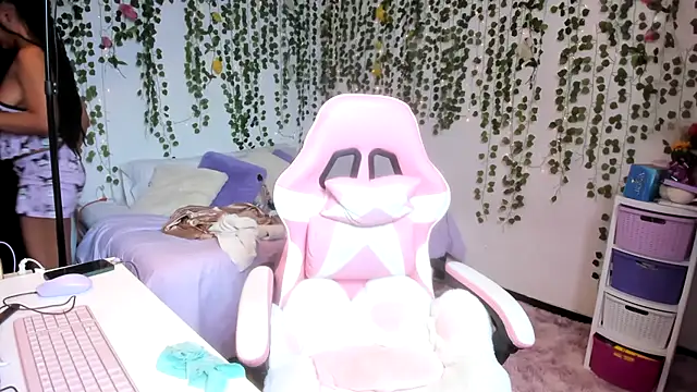 violeta milleer online show from November 2025 04:54:01 PM