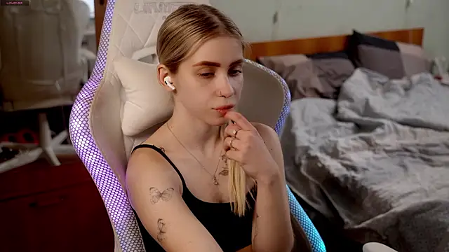 Snapshot of ho1yho1e chatting on February 2026 07:03:02 PM ho1yho1e online show from February 2026 07:03:02 PM