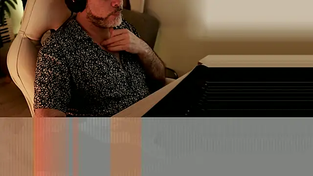 Snapshot of Sanders_White chatting on December 2024 10:04:01 PM Sanders White online show from December 2024 10:04:01 PM