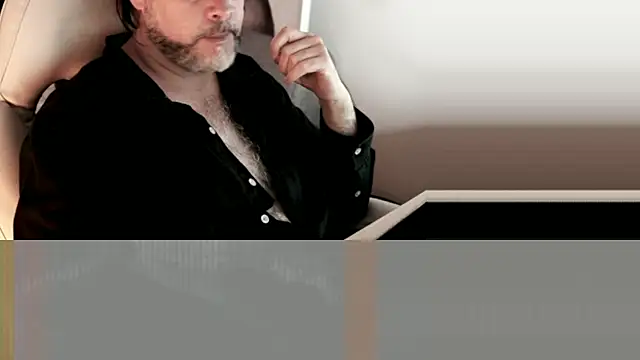 Snapshot of Sanders_White chatting on December 2024 01:47:01 AM Sanders White online show from December 2024 01:47:01 AM