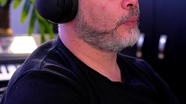 Snapshot of Sanders_White chatting on September 2025 04:08:01 AM Sanders White online show from September 2025 04:08:01 AM