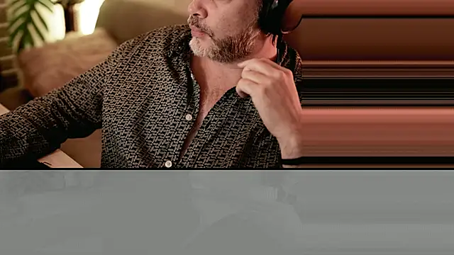 Snapshot of Sanders_White chatting on January 2025 02:48:01 AM Sanders White online show from January 2025 02:48:01 AM