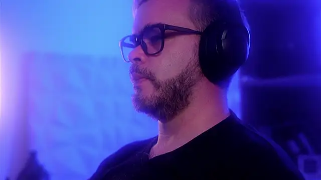 Snapshot of Sanders_White chatting on December 2025 04:28:02 AM Sanders White online show from December 2025 04:28:02 AM