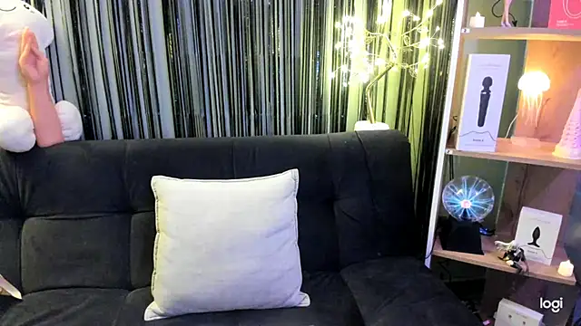 lilly sweett online show from February 2026 11:05:02 PM