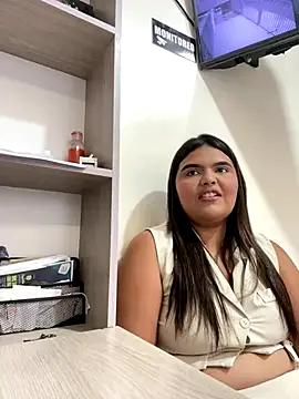 Lia sexx online show from December 2025 06:33:01 PM