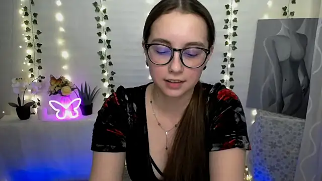 Snapshot of SweetPrincess_ chatting on March 2025 04:01:01 PM SweetPrincess online show from March 2025 04:01:01 PM