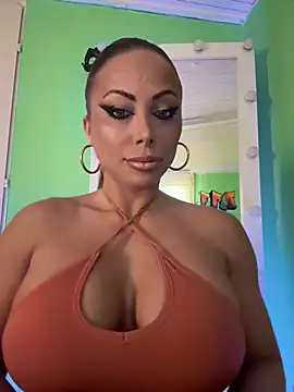 Snapshot of TamaraSavage chatting on February 2026 10:13:02 AM TamaraSavage online show from February 2026 10:13:02 AM