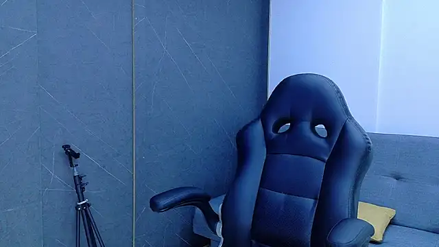 Britney taylor  online show from February 2026 07:12:01 PM