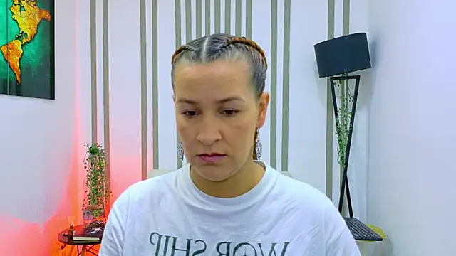 Britney taylor  online show from November 2025 06:30:02 PM