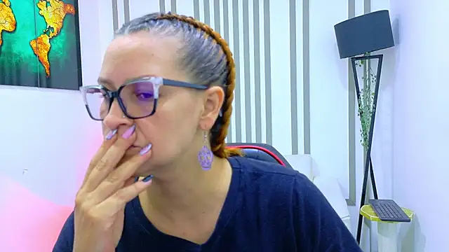 Britney taylor  online show from November 2025 09:03:02 PM