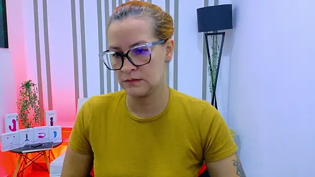 Britney taylor  online show from November 2025 08:57:02 PM