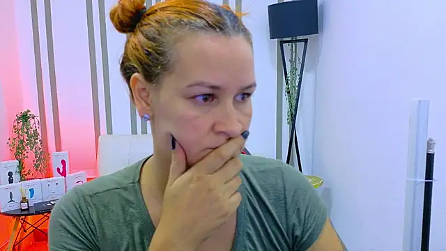 Britney taylor  online show from November 2025 09:08:01 PM