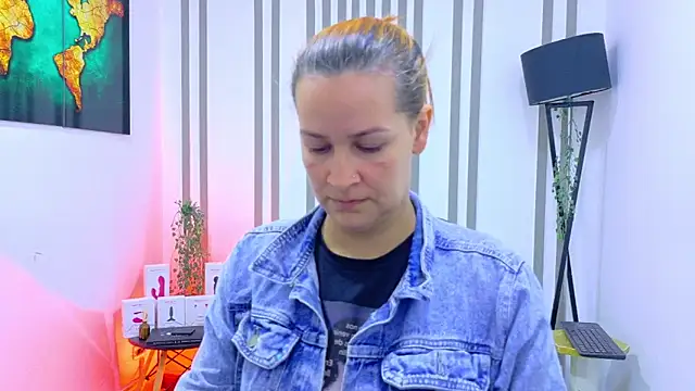 Britney taylor  online show from December 2025 09:09:02 PM