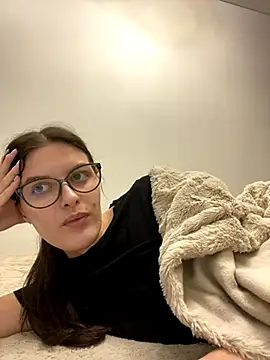 Snapshot of little_belucci chatting on November 2025 06:01:01 PM little belucci online show from November 2025 06:01:01 PM