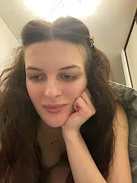 Snapshot of little_belucci chatting on February 2025 06:45:01 PM little belucci online show from February 2025 06:45:01 PM