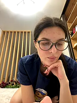 Snapshot of little_belucci chatting on October 2025 03:33:01 PM little belucci online show from October 2025 03:33:01 PM