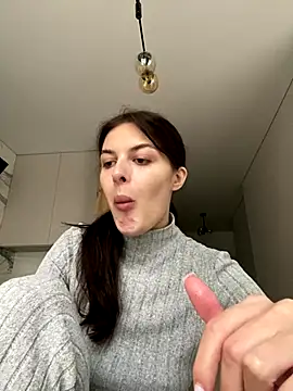 Snapshot of little_belucci chatting on October 2025 02:21:02 PM little belucci online show from October 2025 02:21:02 PM