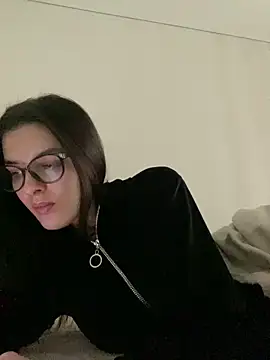 Snapshot of little_belucci chatting on November 2025 12:20:01 PM little belucci online show from November 2025 12:20:01 PM