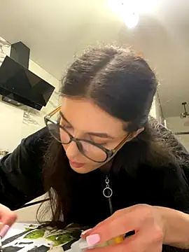 Snapshot of little_belucci chatting on December 2025 02:59:01 PM little belucci online show from December 2025 02:59:01 PM