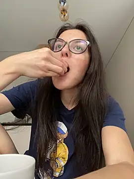 Snapshot of little_belucci chatting on October 2025 02:16:01 PM little belucci online show from October 2025 02:16:01 PM