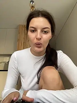 Snapshot of little_belucci chatting on September 2025 02:27:01 PM little belucci online show from September 2025 02:27:01 PM