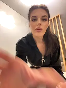 Snapshot of little_belucci chatting on November 2025 04:28:01 PM little belucci online show from November 2025 04:28:01 PM