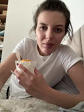 Snapshot of little_belucci chatting on July 2026 02:46:01 PM little belucci online show from July 2026 02:46:01 PM