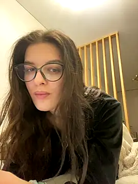 Snapshot of little_belucci chatting on November 2025 03:16:01 PM little belucci online show from November 2025 03:16:01 PM