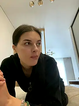 Snapshot of little_belucci chatting on November 2025 12:44:02 PM little belucci online show from November 2025 12:44:02 PM