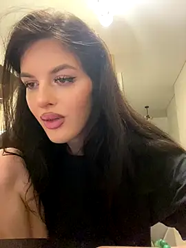 Snapshot of little_belucci chatting on December 2025 03:29:02 PM little belucci online show from December 2025 03:29:02 PM