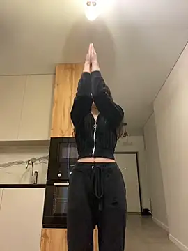 Snapshot of little_belucci chatting on February 2025 03:03:02 PM little belucci online show from February 2025 03:03:02 PM