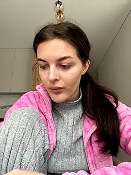 Snapshot of little_belucci chatting on October 2025 09:00:01 AM little belucci online show from October 2025 09:00:01 AM