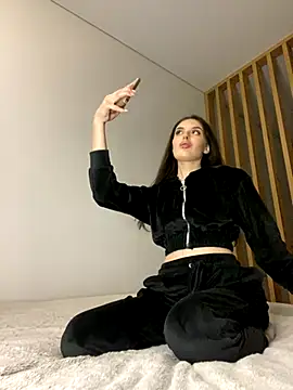 Snapshot of little_belucci chatting on November 2025 02:38:01 PM little belucci online show from November 2025 02:38:01 PM