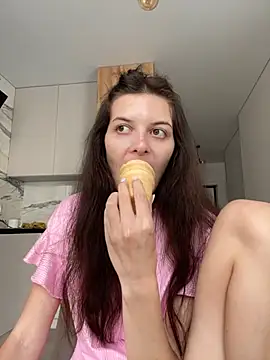 Snapshot of little_belucci chatting on September 2025 12:27:02 PM little belucci online show from September 2025 12:27:02 PM