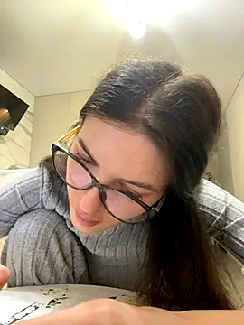 Snapshot of little_belucci chatting on November 2025 02:50:01 PM little belucci online show from November 2025 02:50:01 PM