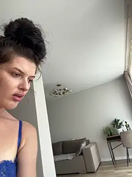 Snapshot of little_belucci chatting on June 2026 09:20:02 AM little belucci online show from June 2026 09:20:02 AM