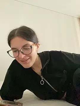 Snapshot of little_belucci chatting on November 2025 11:10:02 AM little belucci online show from November 2025 11:10:02 AM