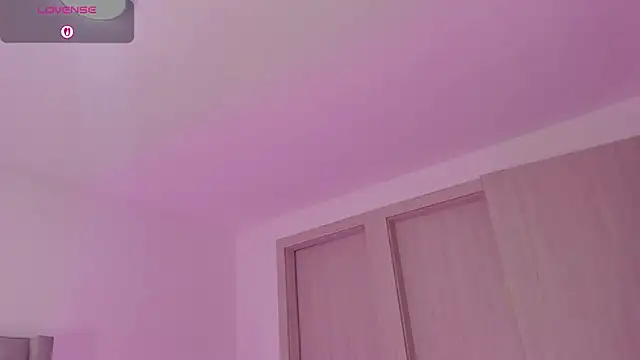 Snapshot of MaddyyLennon chatting on June 2026 04:32:02 AM MaddyyLennon online show from June 2026 04:32:02 AM