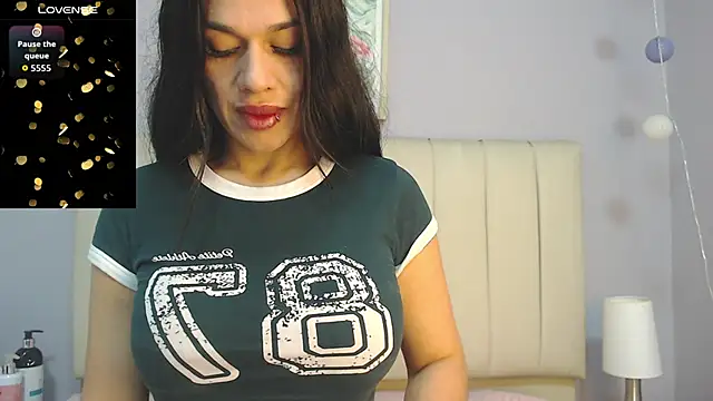 Snapshot of amy_le01 chatting on May 2026 01:48:02 PM amy le01 online show from May 2026 01:48:02 PM