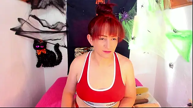 Hannaa32 online show from October 2025 07:02:01 PM