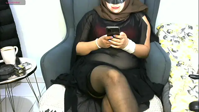 Snapshot of insatiableeee chatting on February 2025 08:34:02 PM insatiableeee online show from February 2025 08:34:02 PM