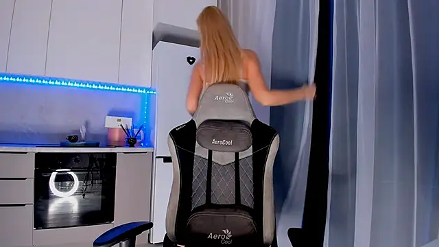 Snapshot of HotyPlays chatting on February 2025 12:41:02 PM HotyPlays online show from February 2025 12:41:02 PM