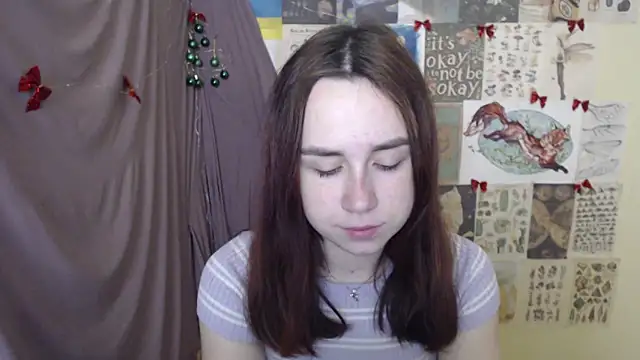 Snapshot of VeryVeryVeryShy_ chatting on December 2025 09:14:01 AM VeryVeryVeryShy online show from December 2025 09:14:01 AM