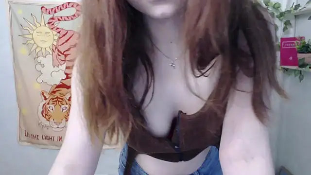 Snapshot of VeryVeryVeryShy_ chatting on May 2026 05:37:02 AM VeryVeryVeryShy online show from May 2026 05:37:02 AM