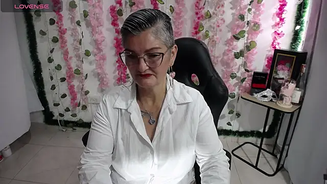 Snapshot of bety-cum2 chatting on March 2025 01:01:01 PM bety-cum2 online show from March 2025 01:01:01 PM